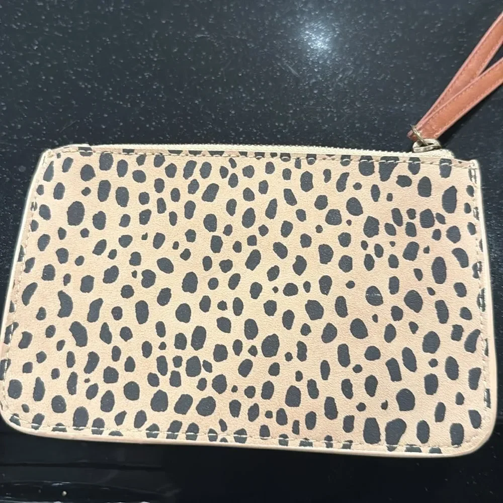 Chic Leopard Print Wristlet with Tan Accent